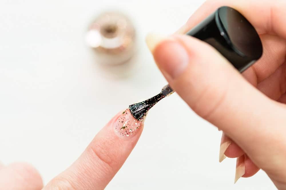 How To Remove Glitter Nail Polish: 5 Easiest Ways