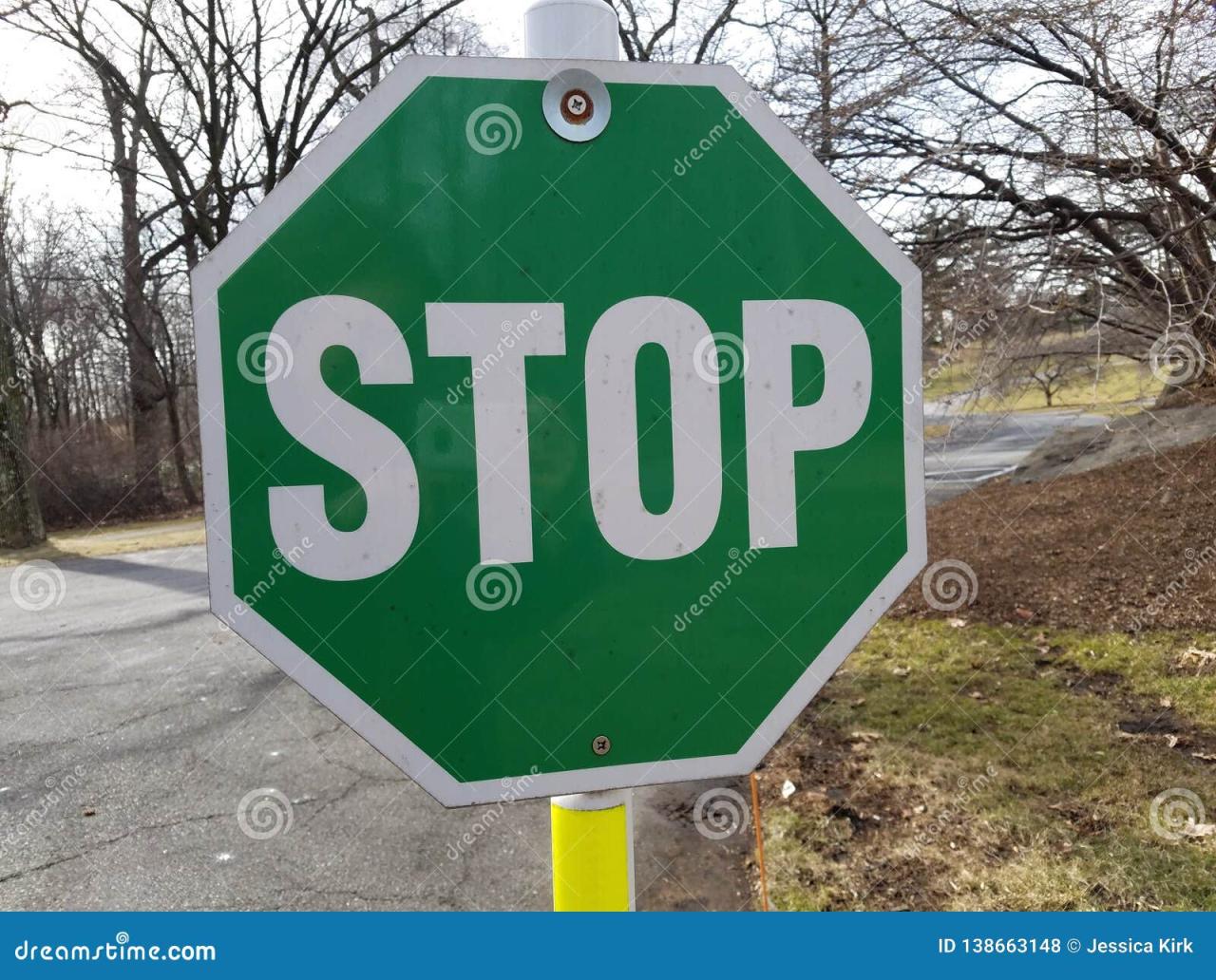Green Stop Sign Stock Photo - Download Image Now - Green Color, Sign ...